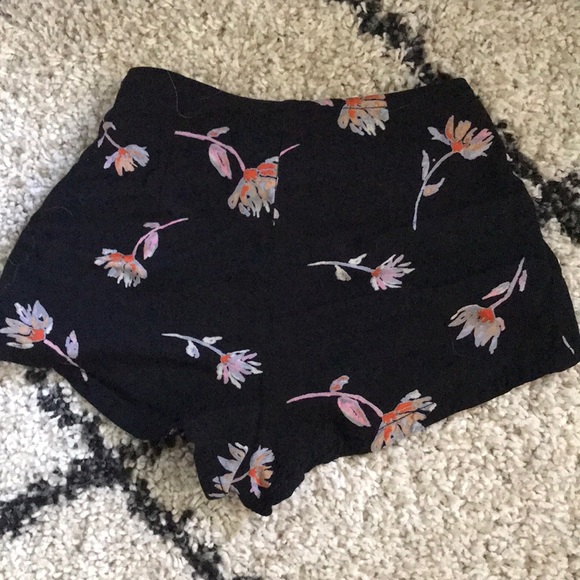 Shorts - Picture 2 of 3